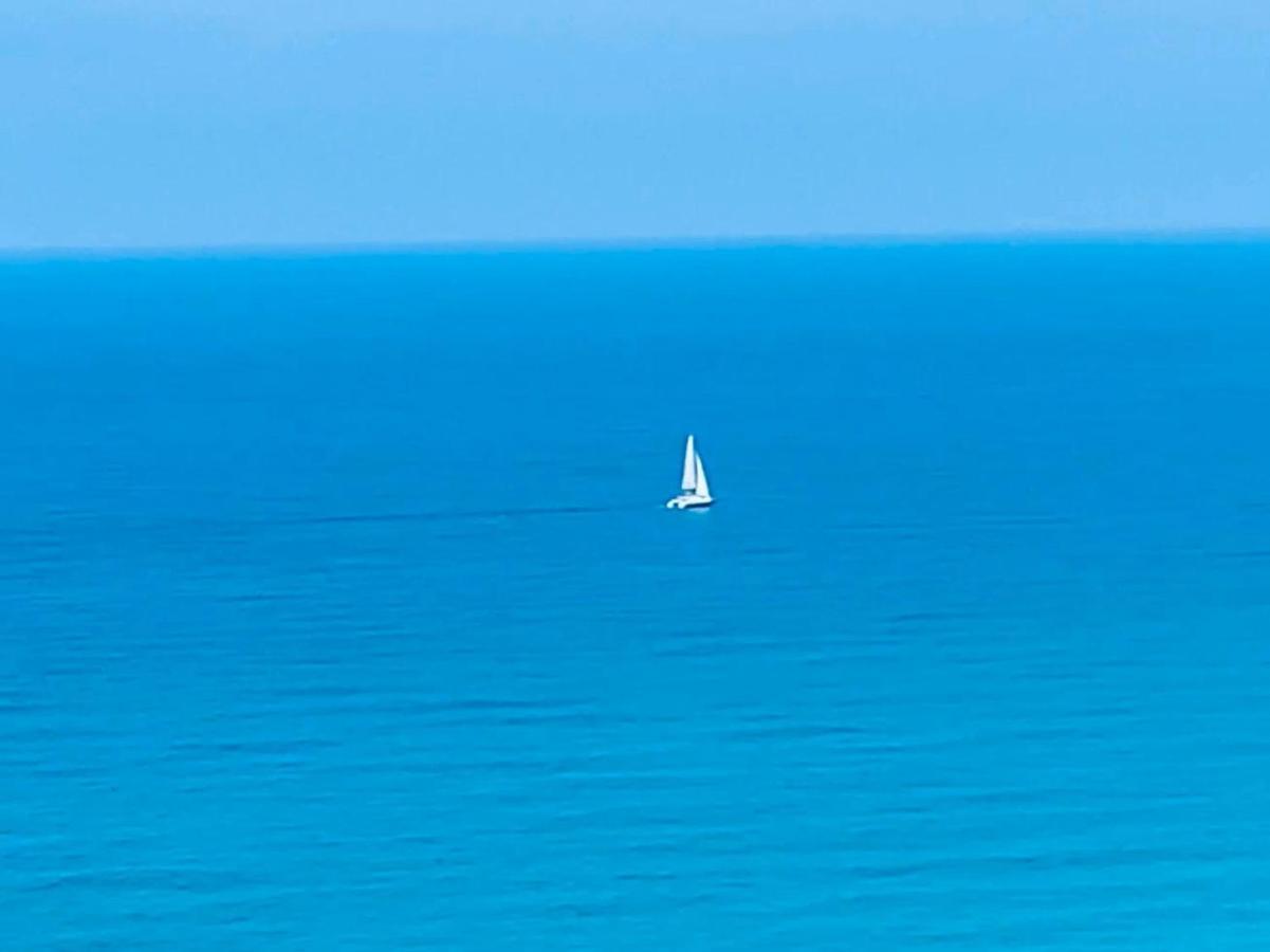 Апартаменти Blue In The Sea Нетанья Екстер'єр фото